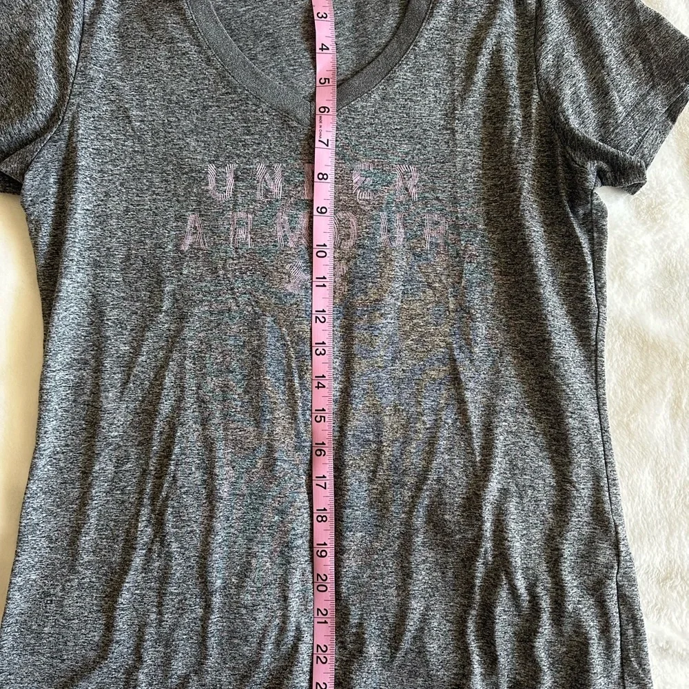 Under Armour HeatGear Short Sleeve V-Neck Loose Fit Shirt Women's Size M - Picture 5 of 8